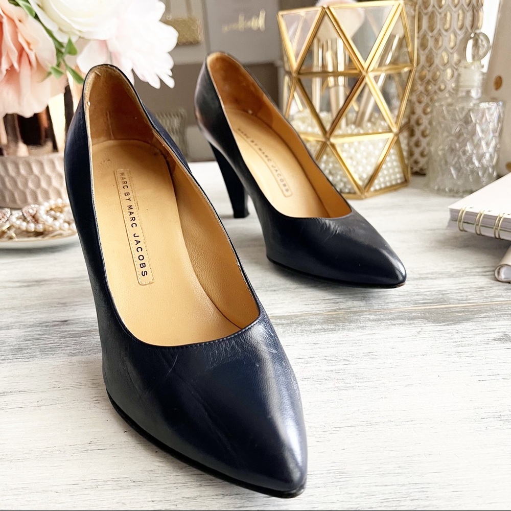Marc by Marc Jacobs navy point leather heels size 37